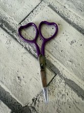 Load image into Gallery viewer, Heart Shaped Embroidery Scissors