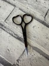Load image into Gallery viewer, Heart Shaped Embroidery Scissors