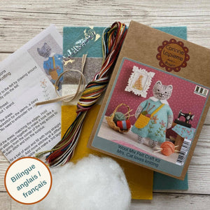 Mrs. Cat Loves Knitting Felt Craft Mini Kit - Corinne Lapierre Ltd