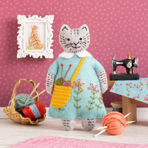 Mrs. Cat Loves Knitting Felt Craft Mini Kit - Corinne Lapierre Ltd