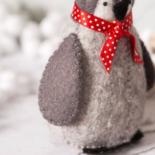 Load image into Gallery viewer, Baby Penguins Felt Craft Kit