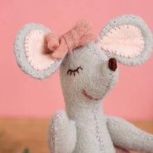 Load image into Gallery viewer, Little Mouse The Ballet Dancer Felt Craft Mini Kit by Corinne Lapierre